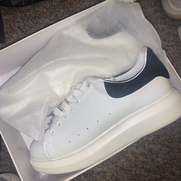 Alexander Mcqueens - Picture 2 of 2